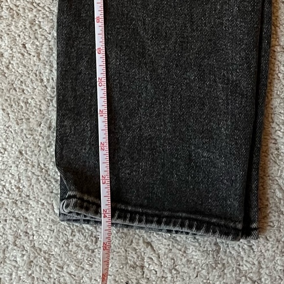 PacSun Hi-Rise Relaxed Fit Cropped Capri Mom Jean Faded Black Size 23 - Picture 9 of 11